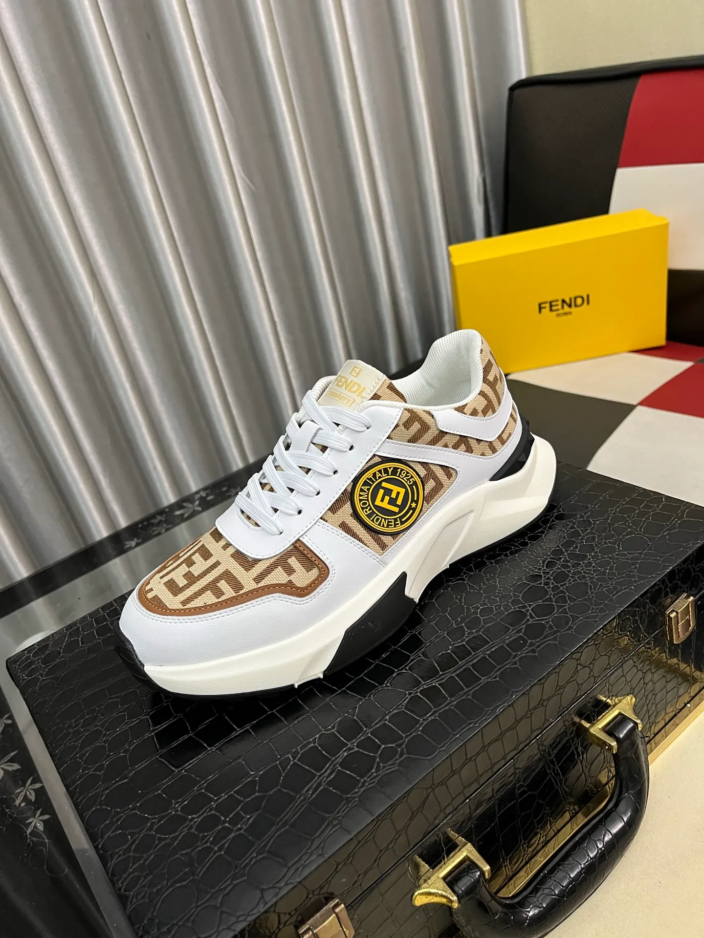 Men's shoes 💰458⌚️⌚️【FENDI】original quality.~ Unique modern style sneakers. 🏃A must-have casual shoe for trendy men😍😍 Original brand imported from Italy, imported original leather, sheep lining (refuses to discolor and grind feet) Sole: Original sole provided by the original factory, French lazy style design ⚠️Fit to the feet, original quality, super comfortable original sole. Just like shooting the real thing 🎬The real thing is better Code number: 38-444️⃣Colors available